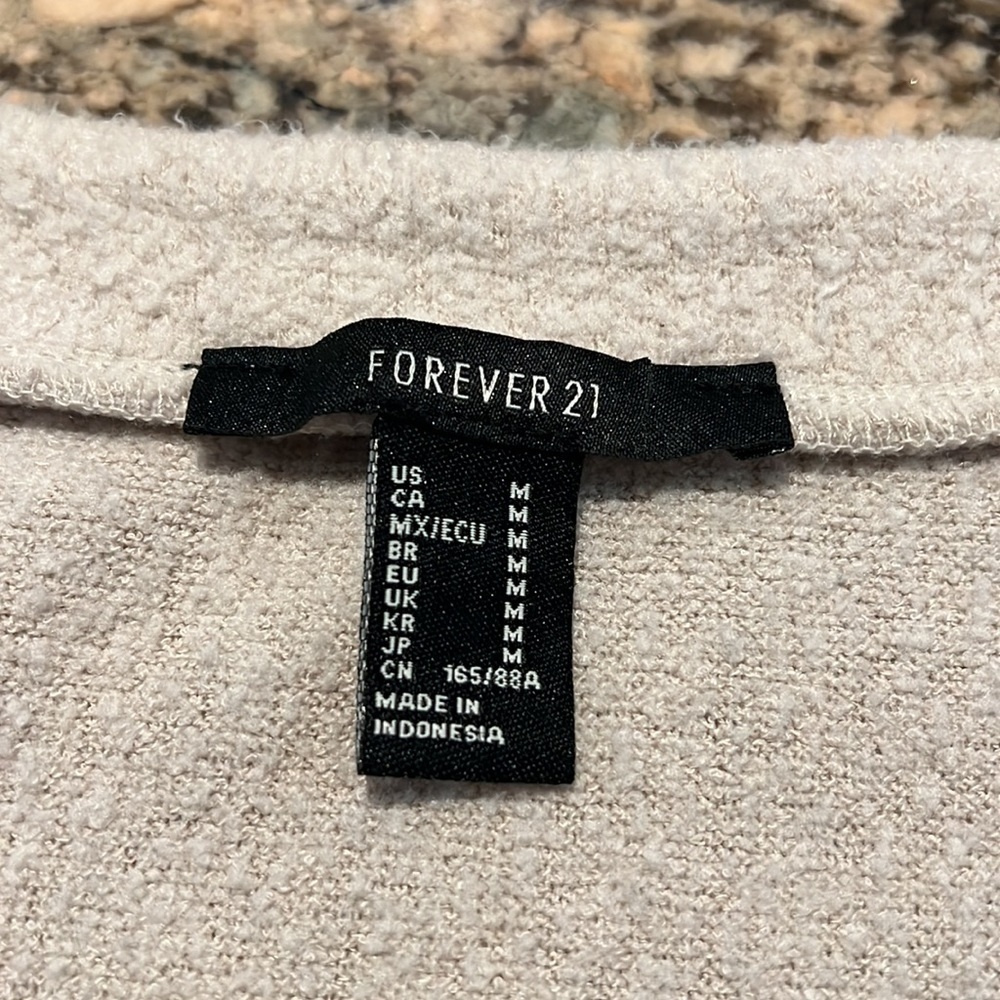 Forever21 Crop Sweater - Picture 4 of 5